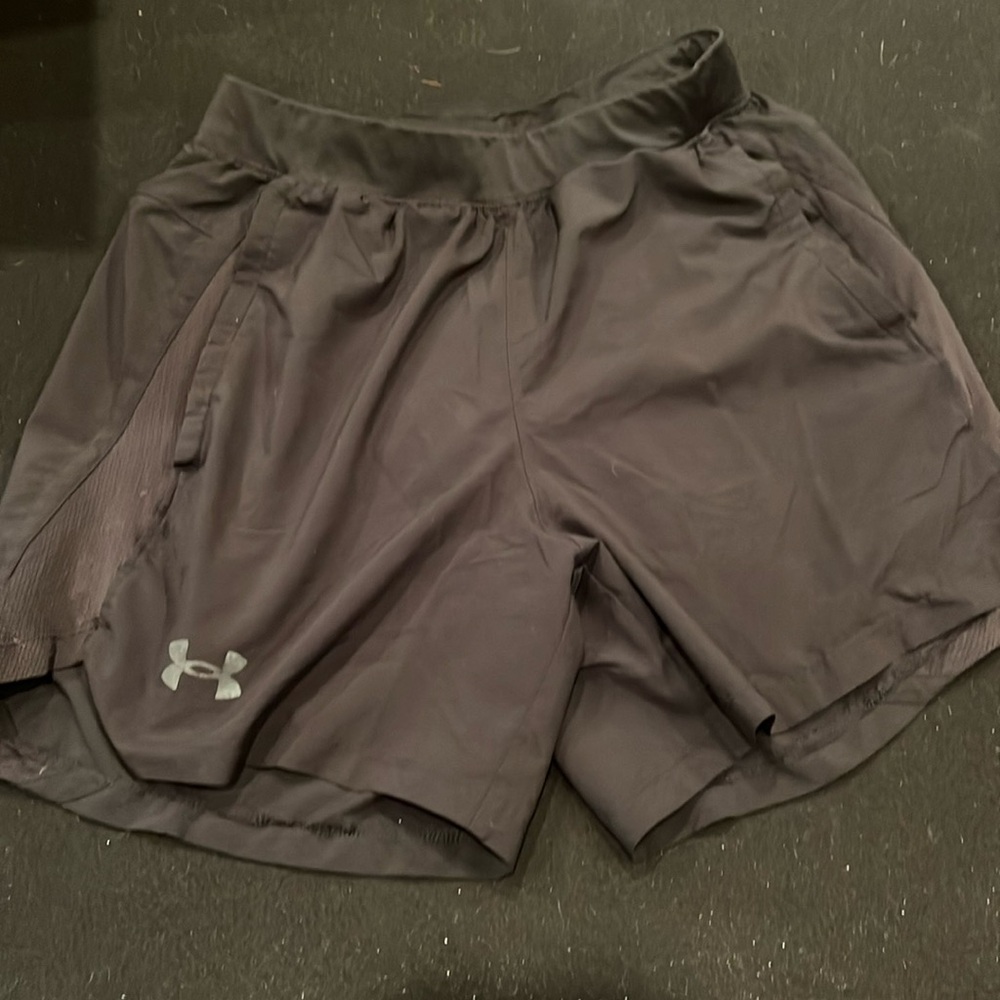 Mens under armor black shirts small